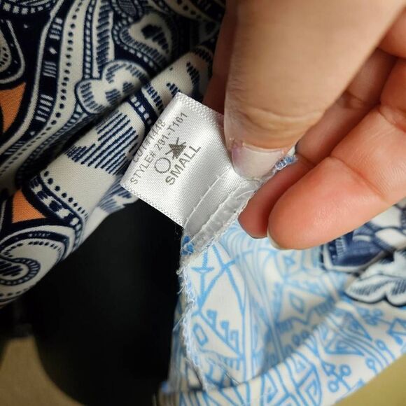 Gibson Latimer Cold Shoulder Top - Picture 5 of 7